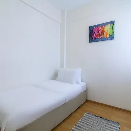 Lovely And Flat With Balcony In Sisli Κωνσταντινούπολη